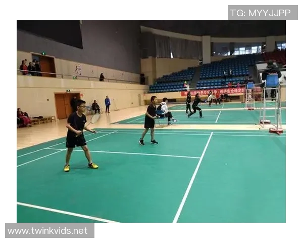 成都羽毛球队与上海羽毛球队赛后复盘分析灵活性表现与战术调整 成都羽毛球队与上海羽毛球队赛后复盘分析灵活性表现与战术调整