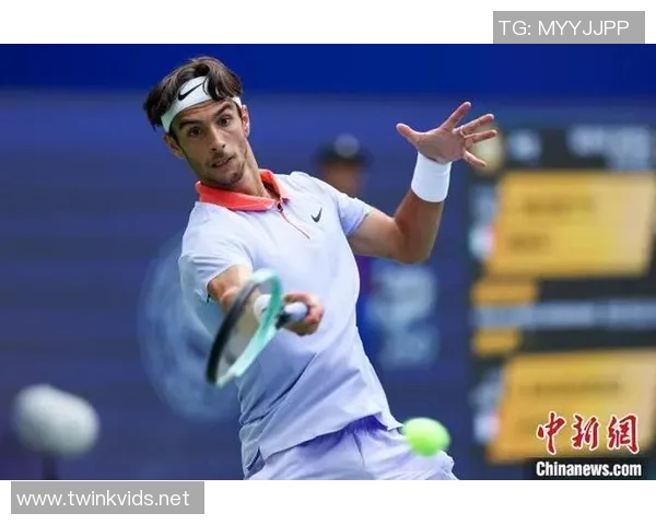 成都网球队在大师赛中的灵活性表现引发热议与思考 成都网球队在大师赛中的灵活性表现引发热议与思考