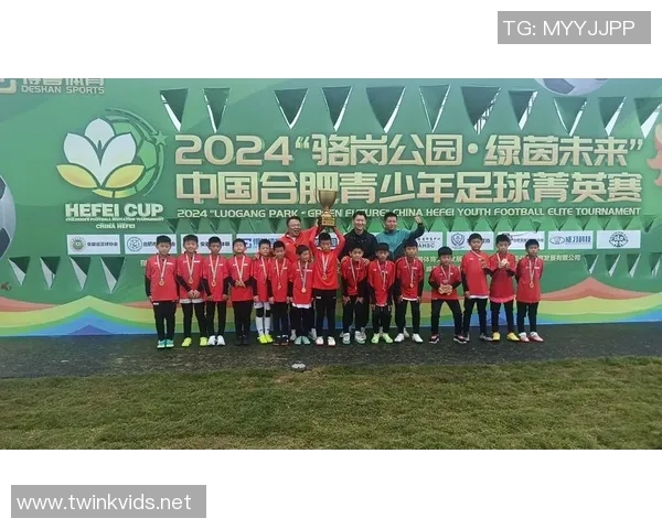 最文明的足球明星如何在绿茵场上展现风度与品格的完美结合 最文明的足球明星如何在绿茵场上展现风度与品格的完美结合