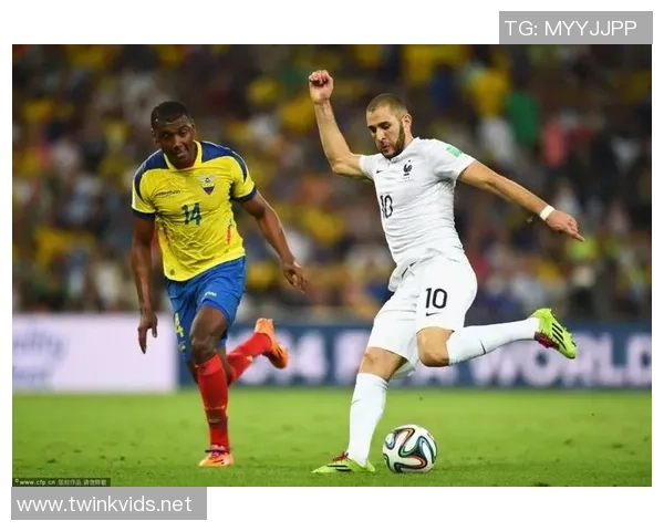 模仿足球明星跑步庆祝的创意瞬间与精彩瞬间分享