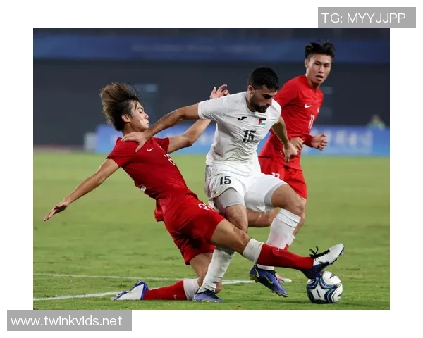 杭州足球队在足球团队协作排行榜中荣获第四名展现出色团队精神与实力 杭州足球队在足球团队协作排行榜中荣获第四名展现出色团队精神与实力