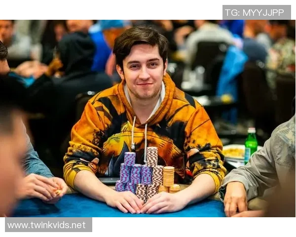 足球明星们的德州扑克热潮揭秘:他们如何在赛场外尽情享受这项游戏