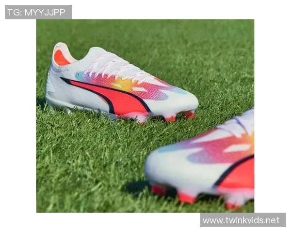 足球明星后跟开洞球鞋引领潮流助力运动表现的全新设计理念 足球明星后跟开洞球鞋引领潮流助力运动表现的全新设计理念